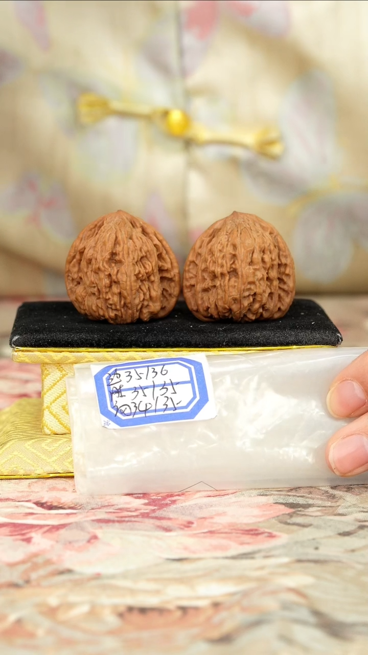 【闪购商品】文玩核桃把件密纹