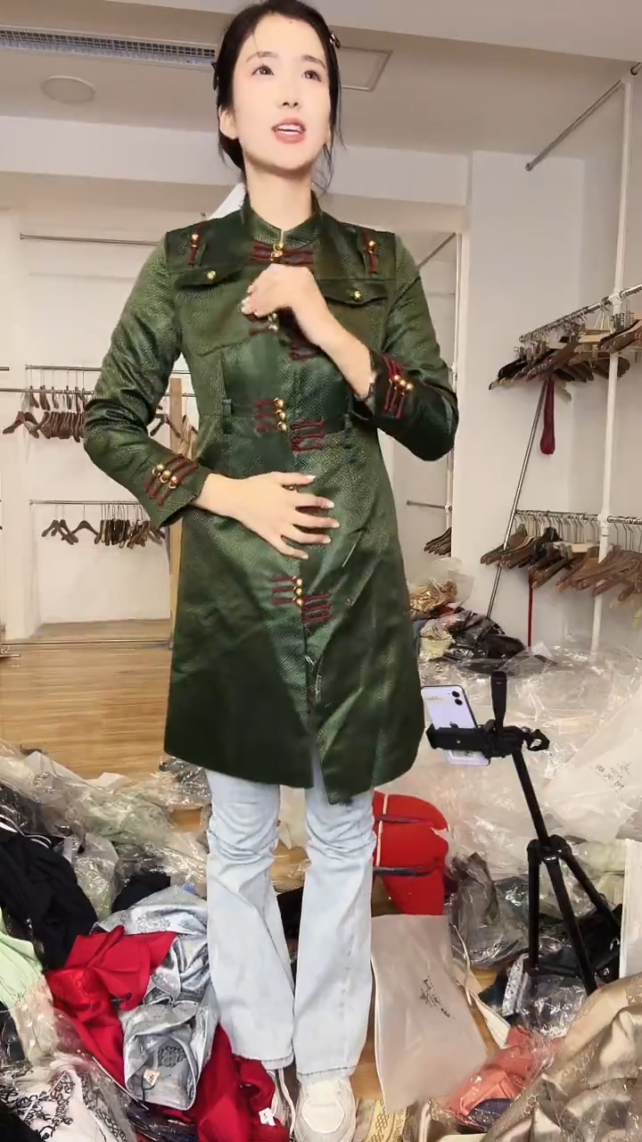 外套       M码        100斤（没有腰带）