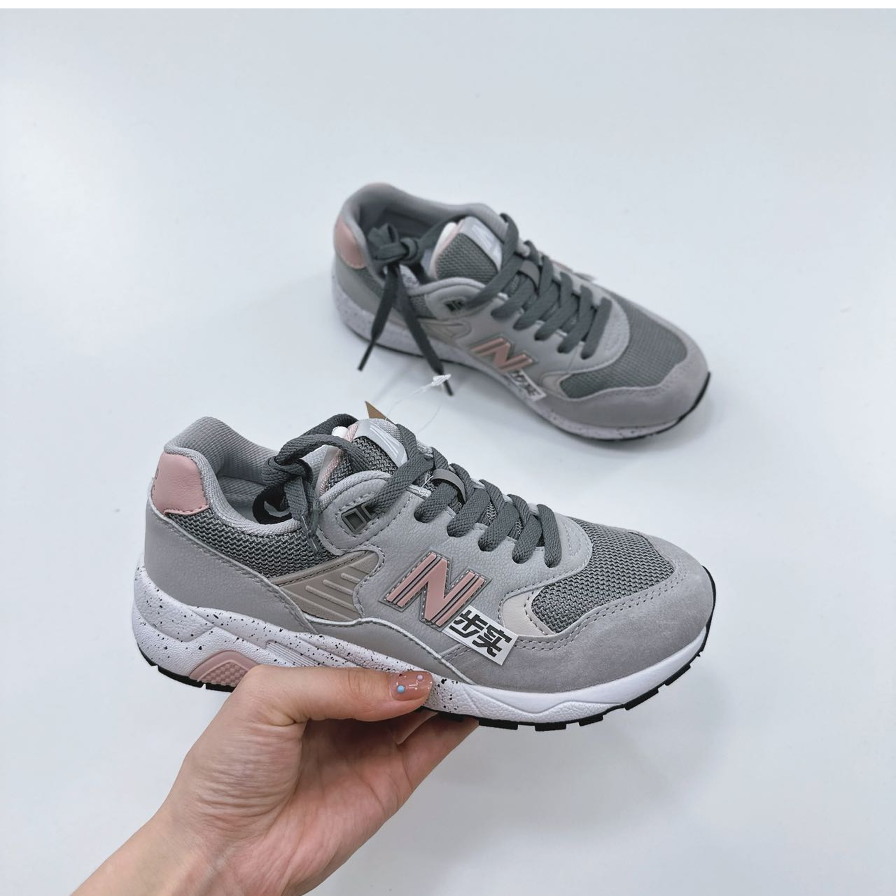 70027高端专享四季款舒适运动鞋浅麻灰/碳灰（成人运动鞋）