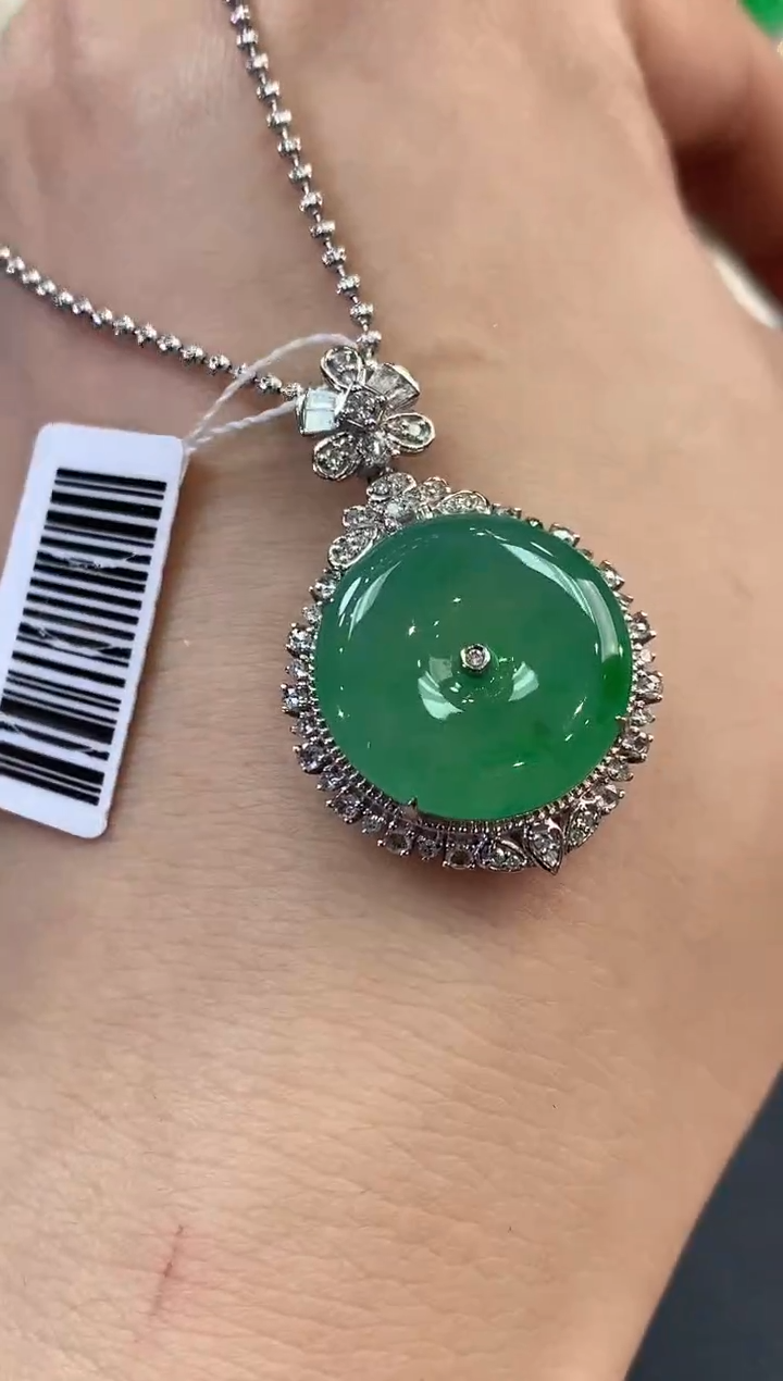 【闪购商品】翡翠吊坠(不含链)18K金镶嵌c95