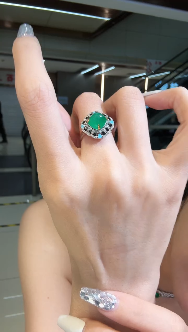 18K金镶嵌戒指祖母绿3.00ct