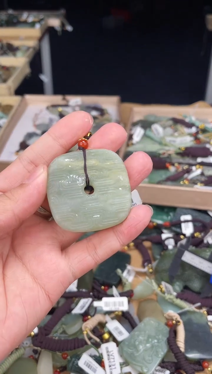 颈饰未镶嵌和田玉1