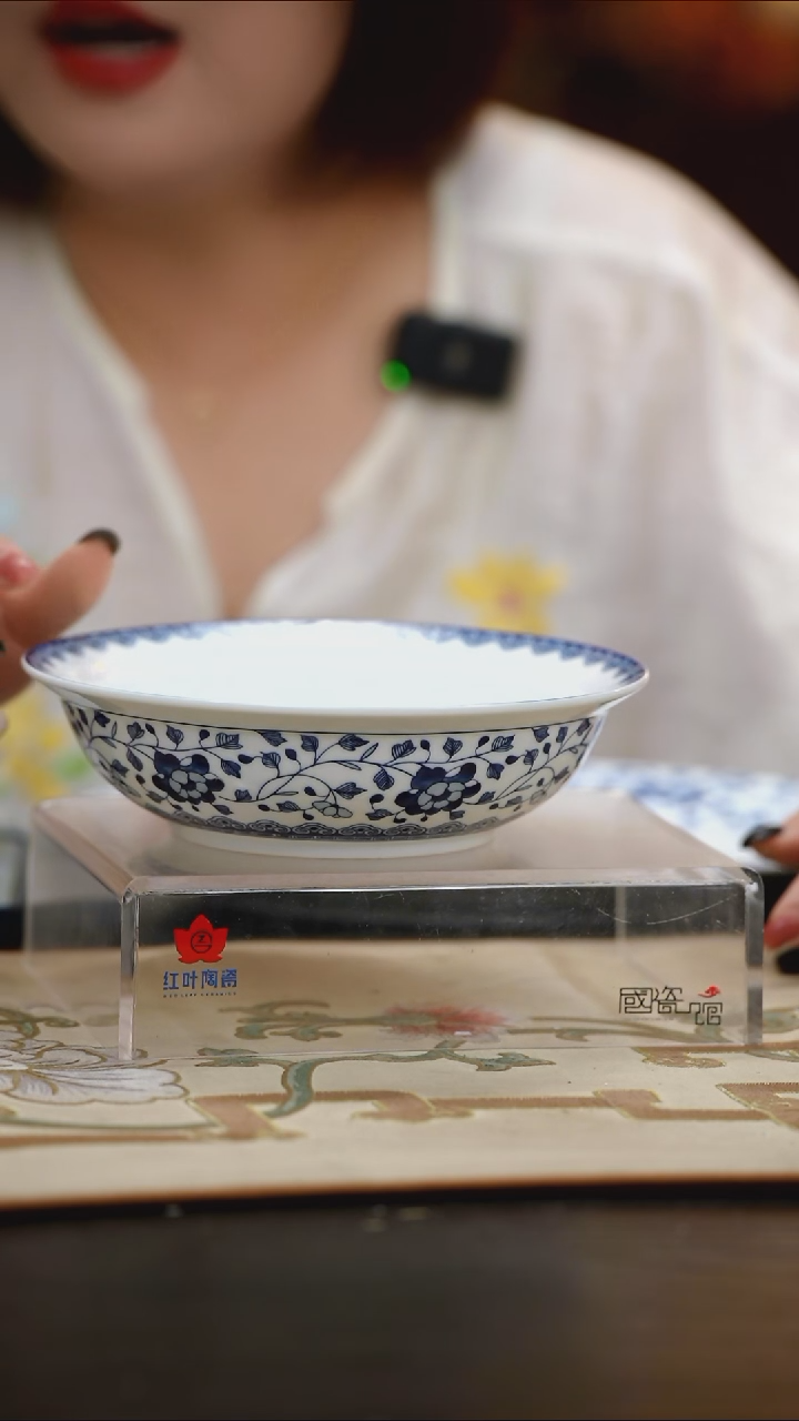 2个微瑕青花牡丹8英寸金架盖碗(身)