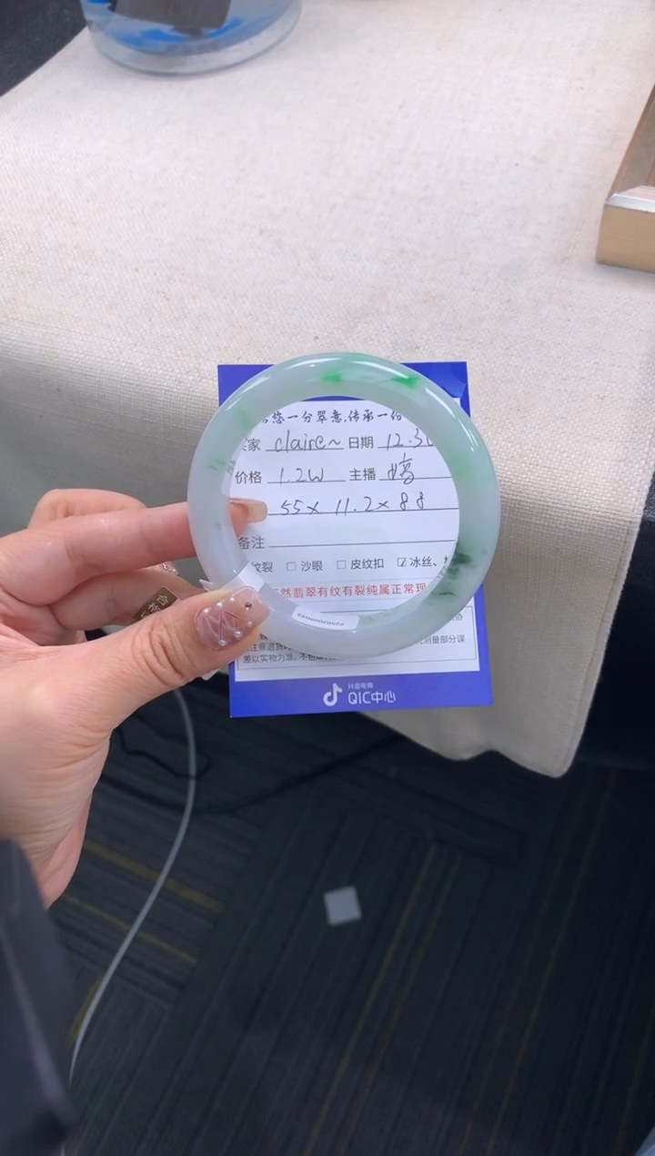 未镶嵌手镯翡翠c****e退货需手镯吊牌标签完好