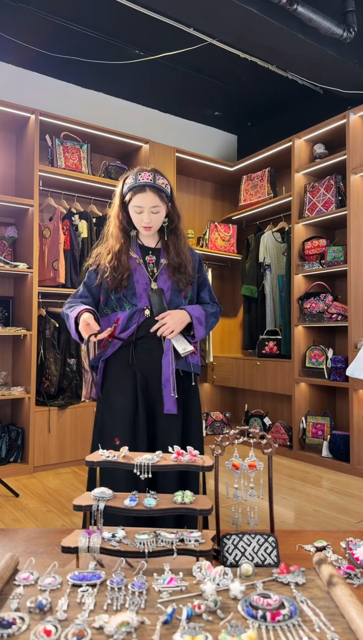 【闪购商品】织绣L626黔东南苗族刺绣