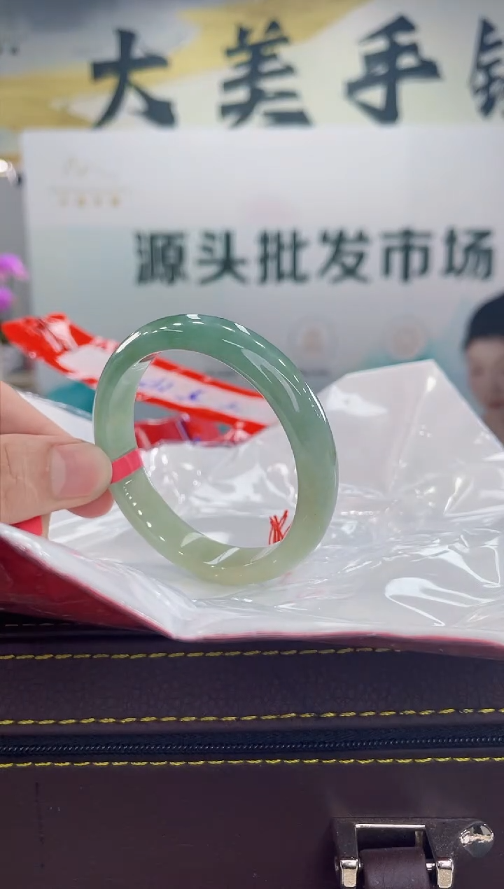 【闪购商品】翡翠手镯未镶嵌手镯