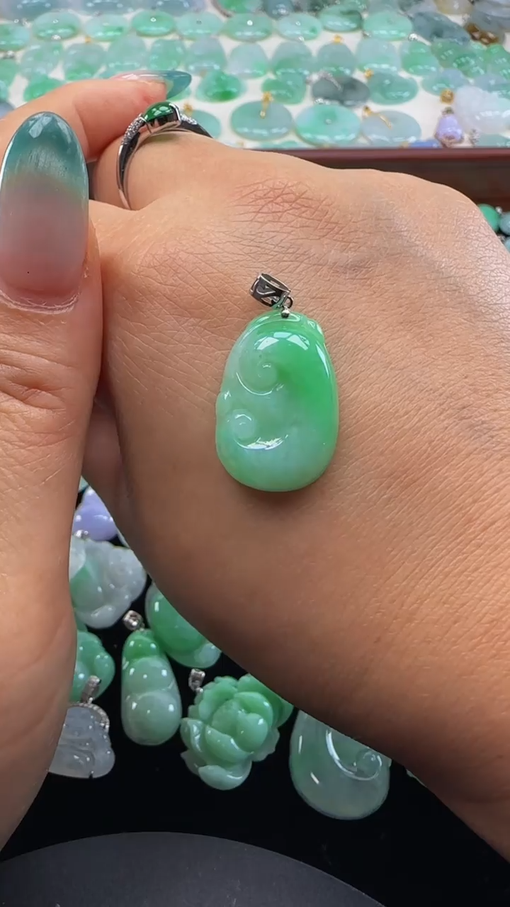 吊坠(不含链)18K金镶嵌翡翠如意