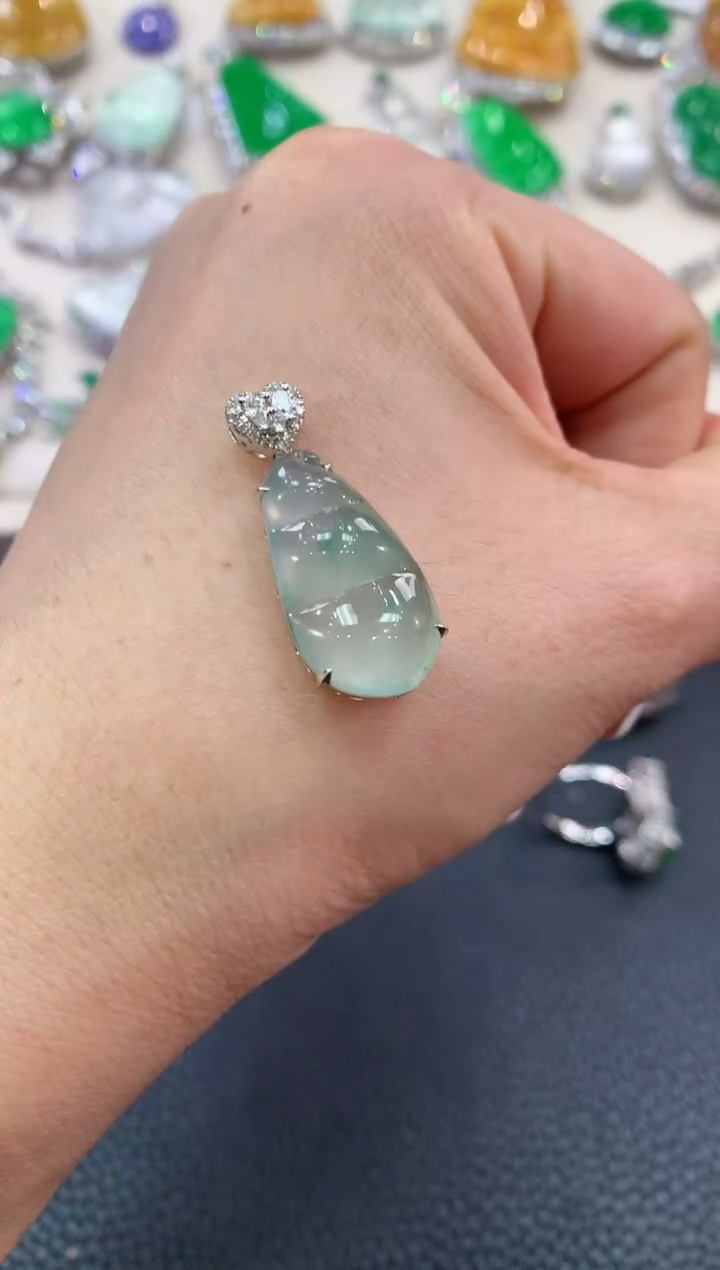 【闪购商品】翡翠吊坠(不含链)18K金镶嵌B58