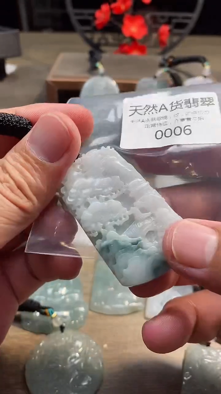 翡翠未镶嵌颈饰00020250526000006