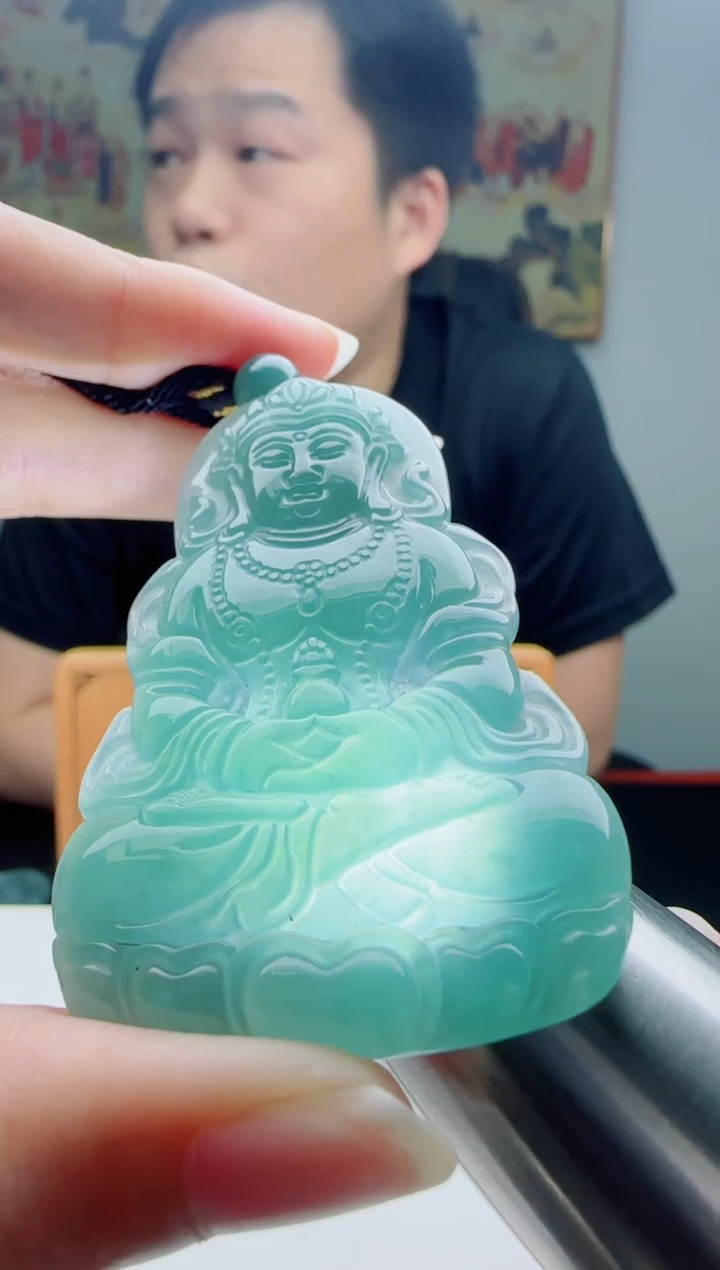 翡翠未镶嵌颈饰多样性发其一