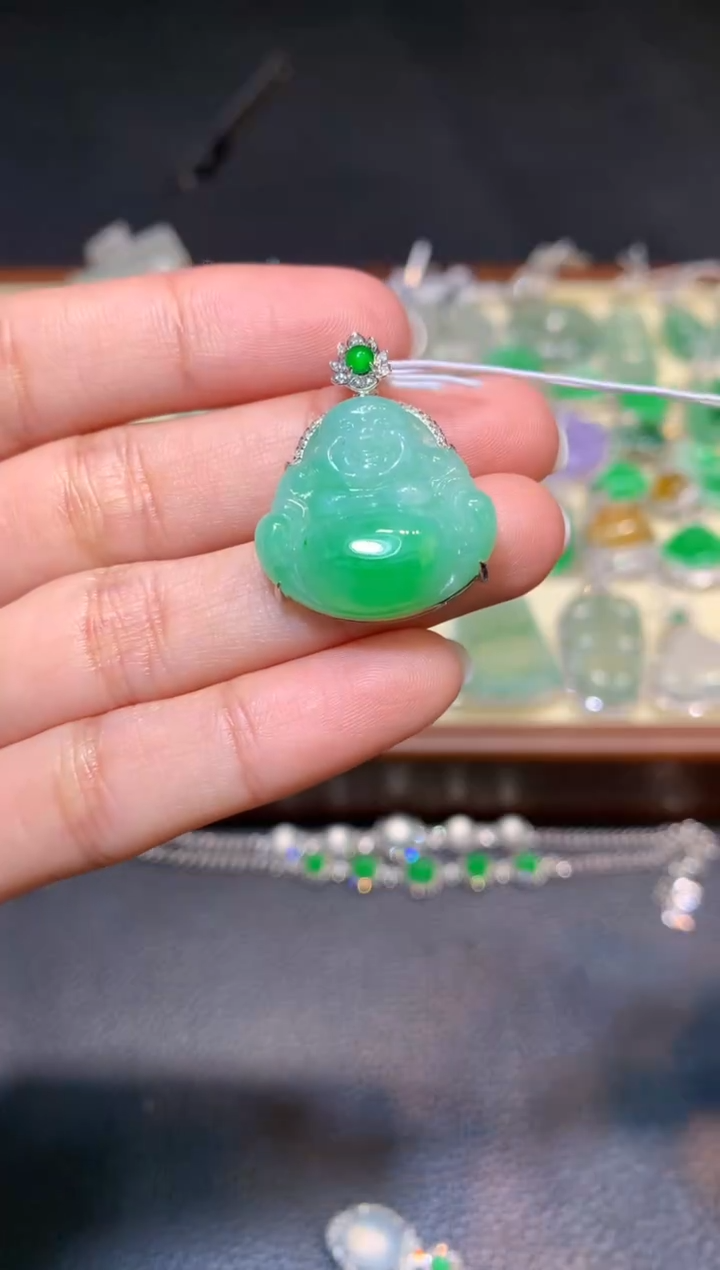 颈饰18K金镶嵌翡翠1