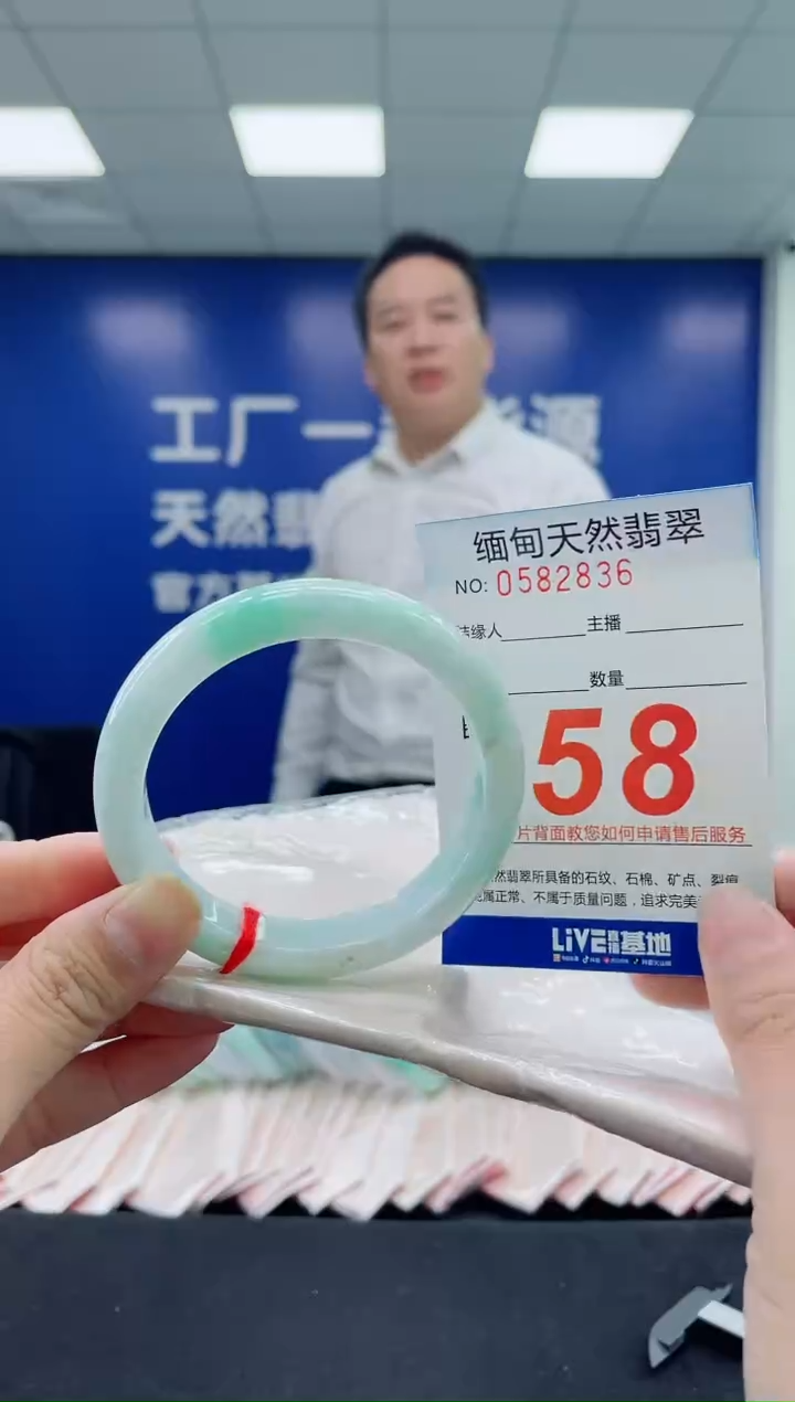 未镶嵌手镯翡翠天然翡翠手镯