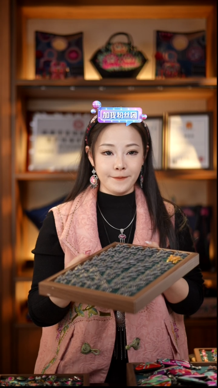 刺绣私人定制苗族手工丝带扣（小）