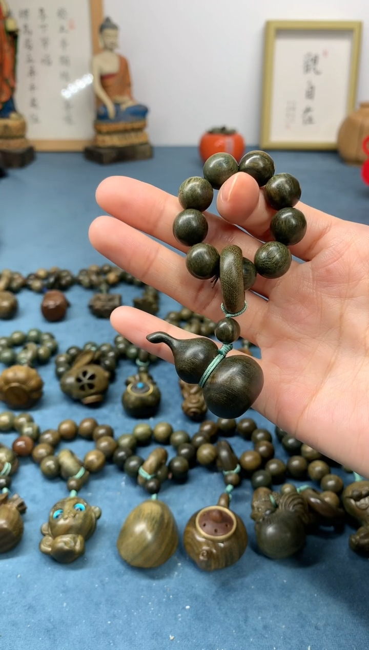 【闪购商品】维腊木（绿檀）把件葫芦 盘玩件