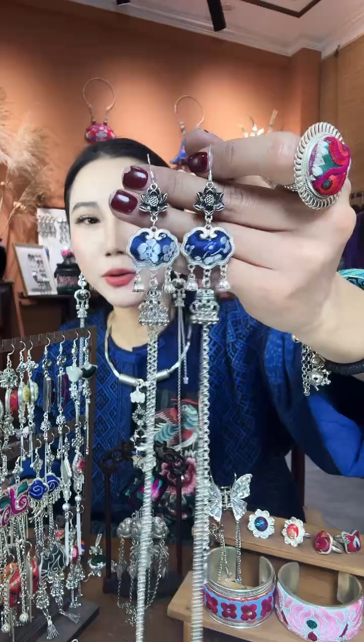 【闪购商品】刺绣纯手工民族风耳环