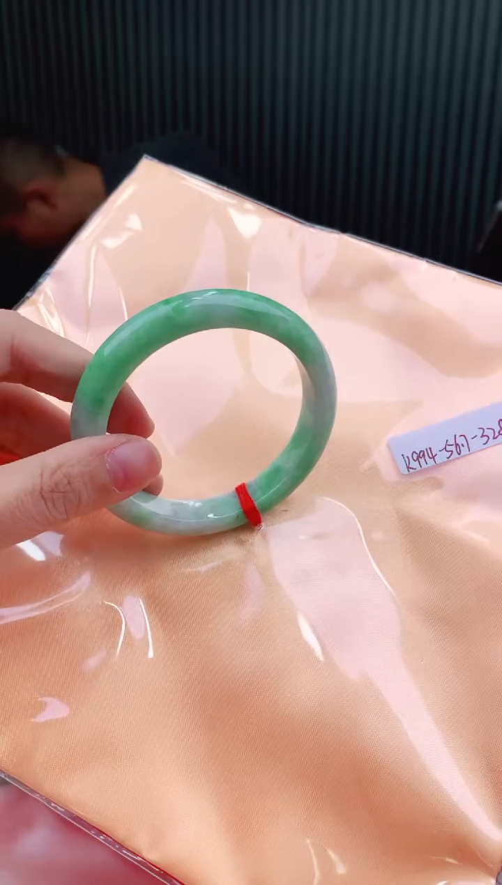 未镶嵌手镯翡翠54+