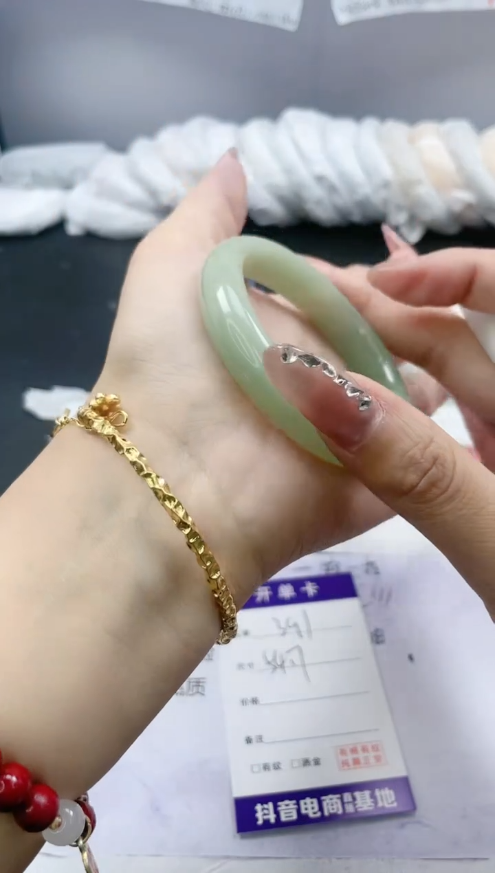 【闪购商品】石英质玉手镯未镶嵌391/54