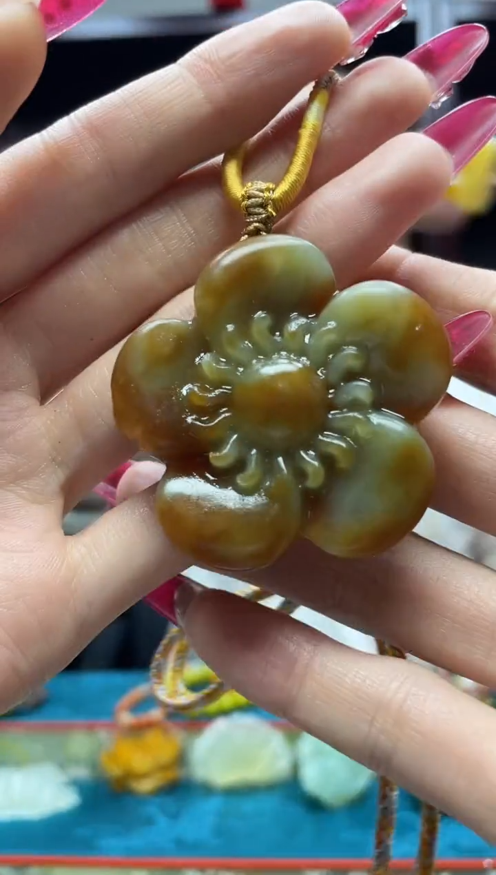 未镶嵌岫玉吊坠·