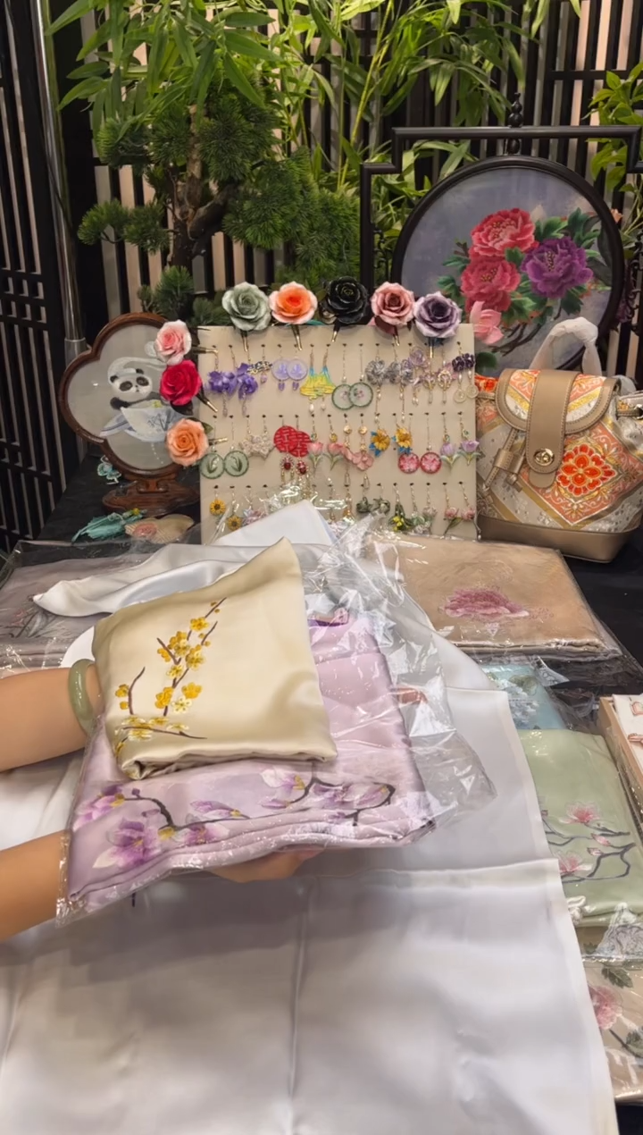 织绣7***a非遗苏绣手工饰品