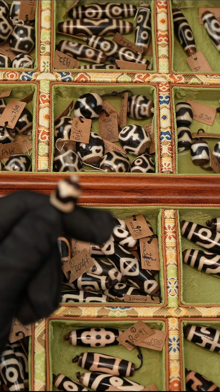 未镶嵌天珠玛瑙/玉髓朴*。天珠