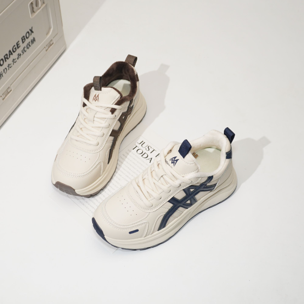 8125 加棉女鞋休闲风女士运动鞋时尚休闲鞋大方休闲秋冬