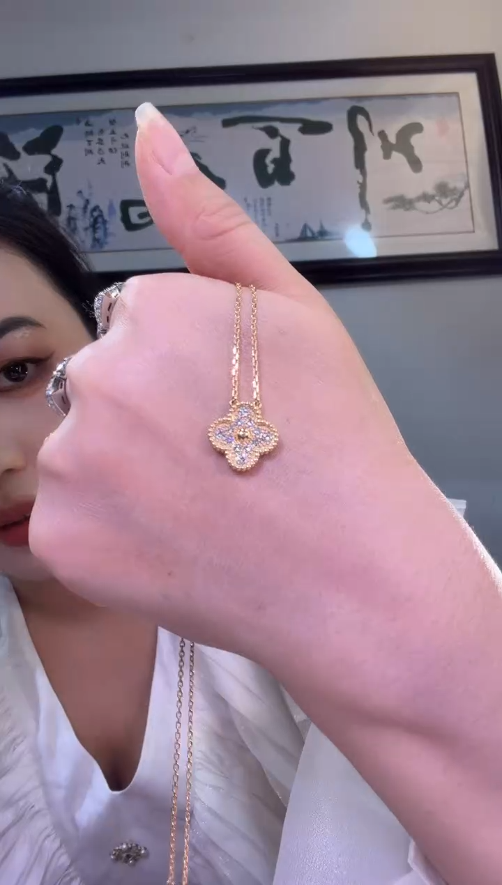 18K金镶嵌项链实验室培育钻石项链