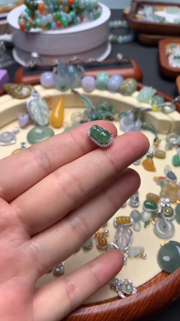 【闪购商品】翡翠颈饰银S925镶嵌翡翠镶嵌方糖