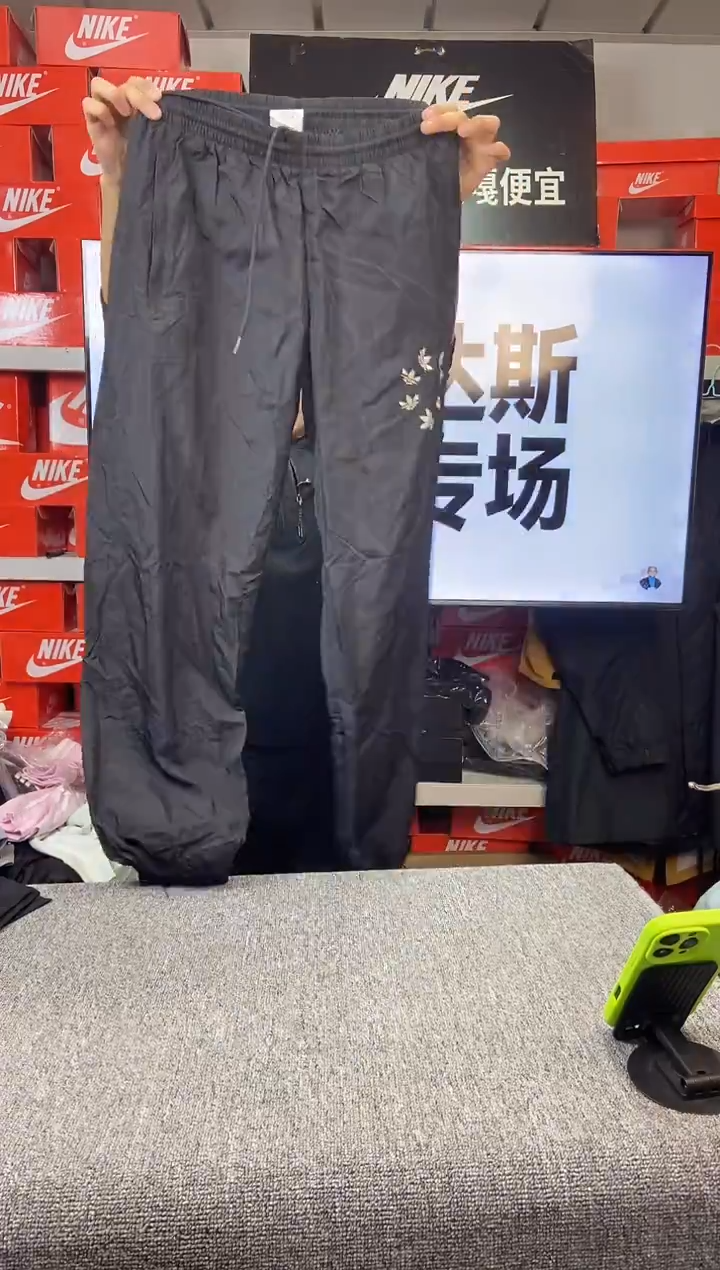 366编码 阿迪达斯 全新无暇 直播间过款为准 尺码160M