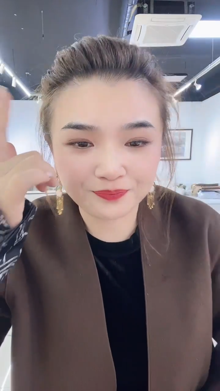 4-18-6甄老师8平尺马踏红日作品