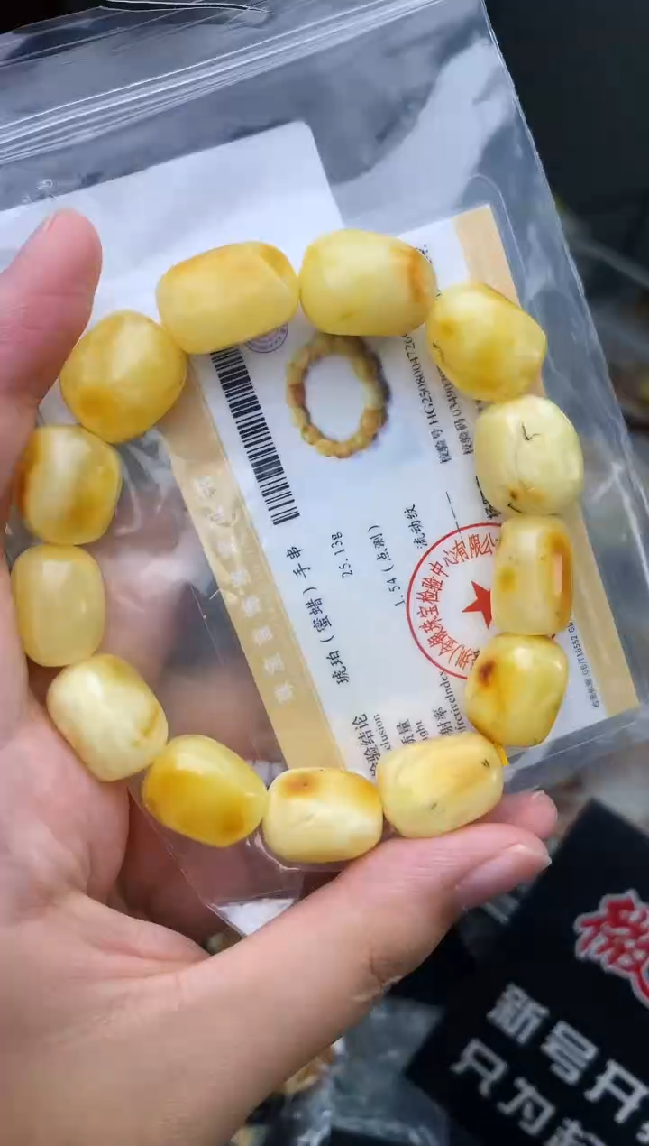 蜜蜡未镶嵌珠宝奇石150