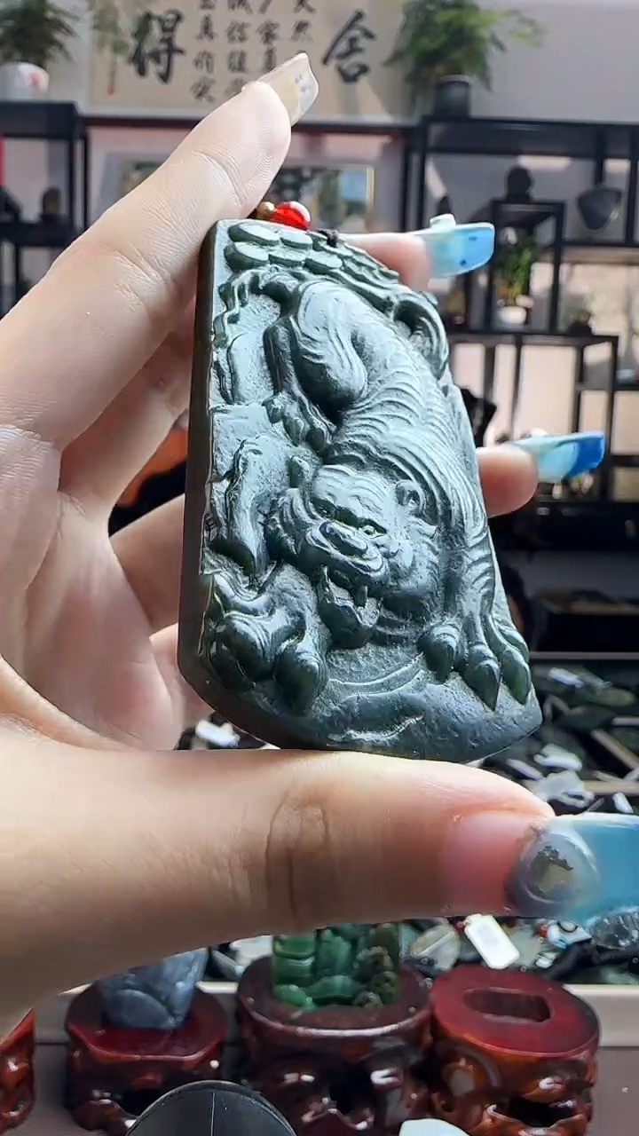 颈饰未镶嵌和田玉多样性发其一