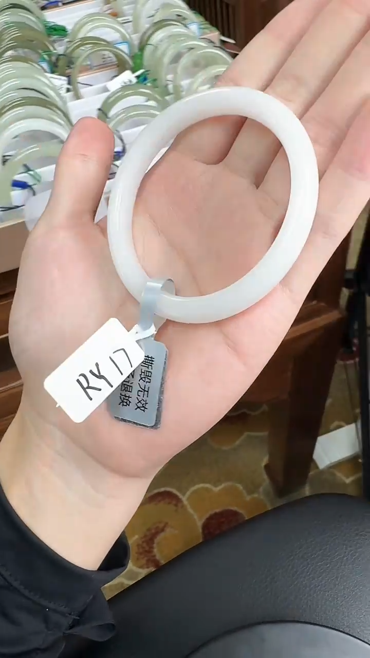 和田玉手镯未镶嵌5-ry17