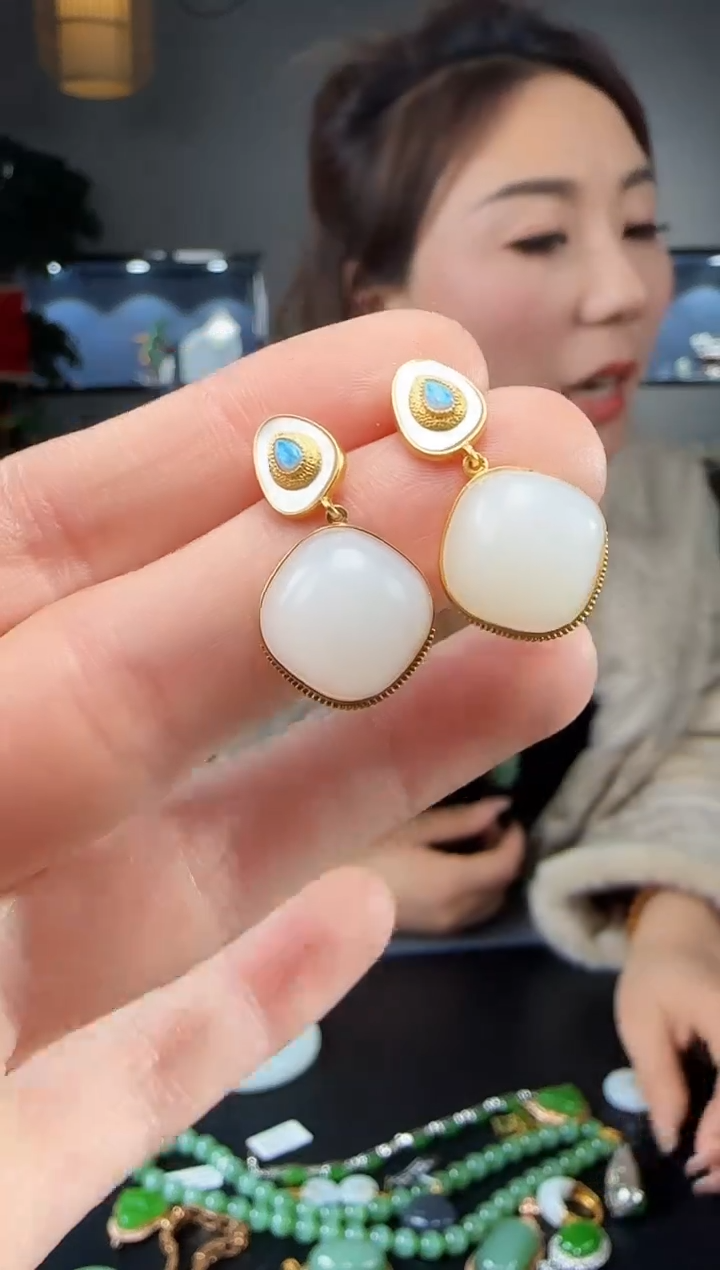 【闪购商品】和田玉耳钉18K金镶嵌1