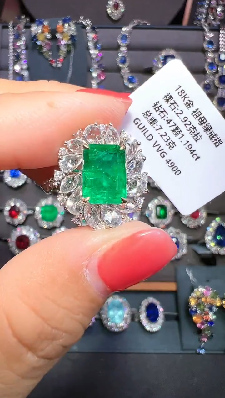 18K金镶嵌戒指祖母绿GUILD VVG 2.92克拉