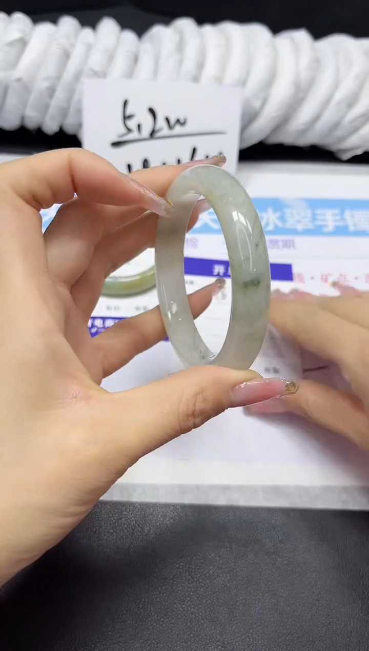 【闪购商品】石英质玉手镯未镶嵌276