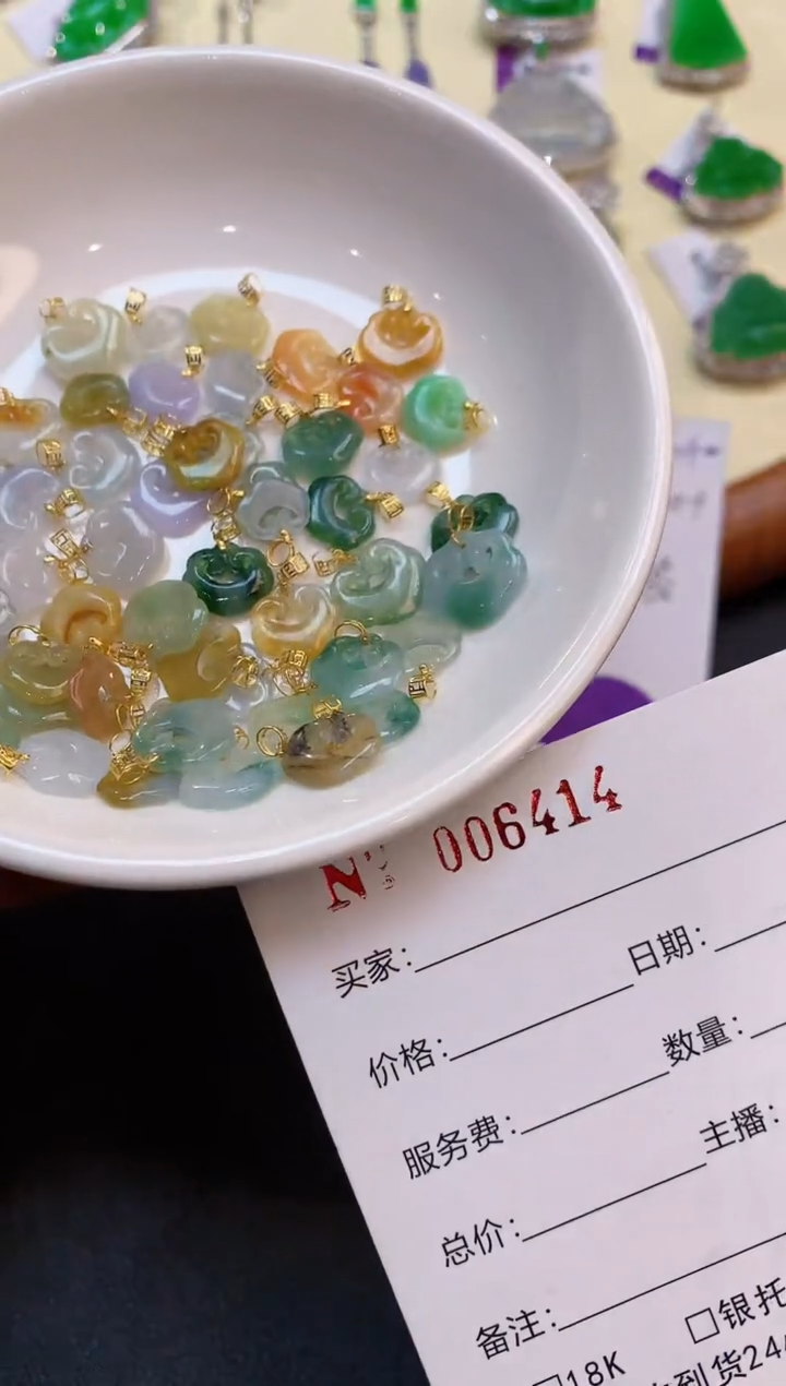 【闪购商品】翡翠吊坠(不含链)18K金镶嵌多样性发一件6414