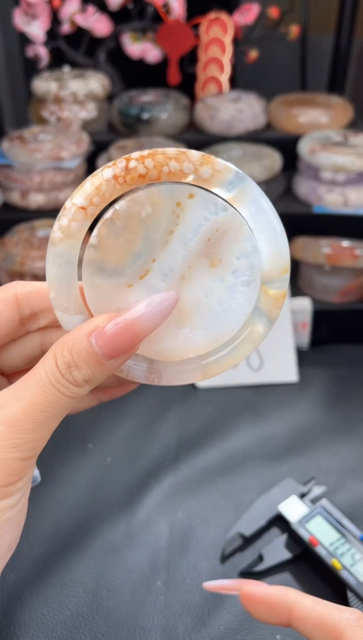 【闪购商品】石英质玉手镯未镶嵌61
