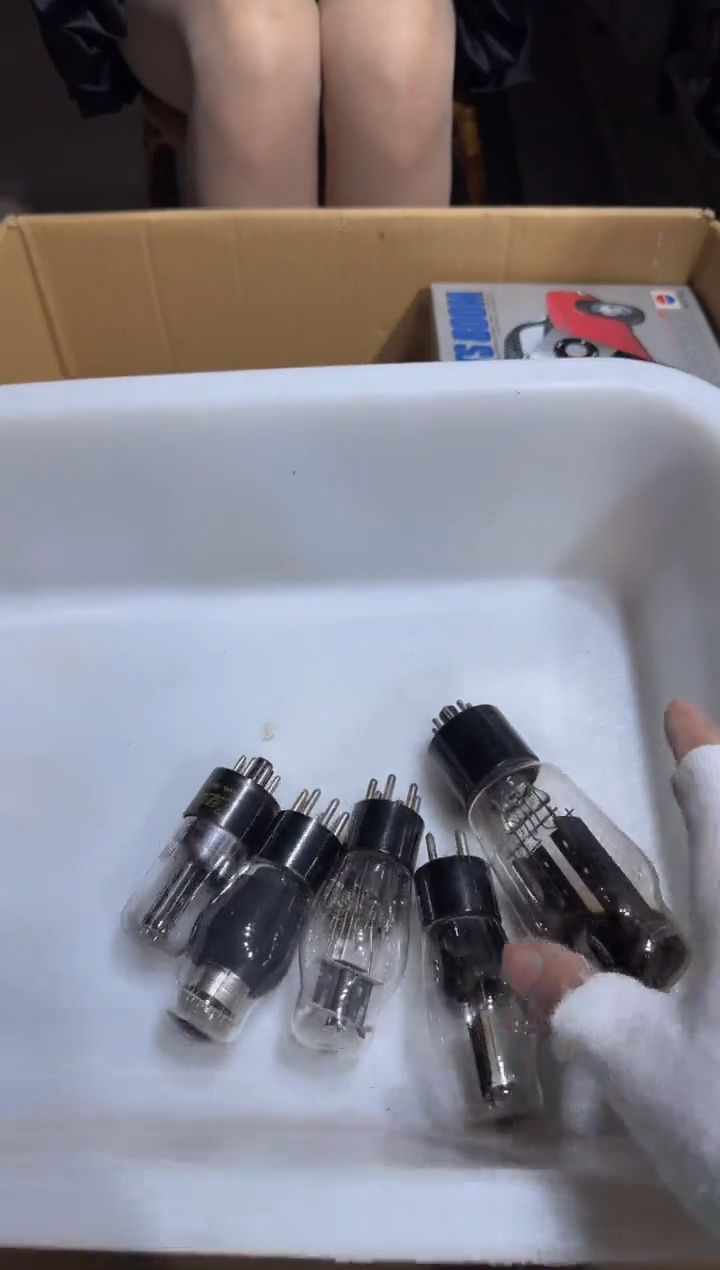 8新用****3 988   中古商品，瑕疵品，不保好坏。