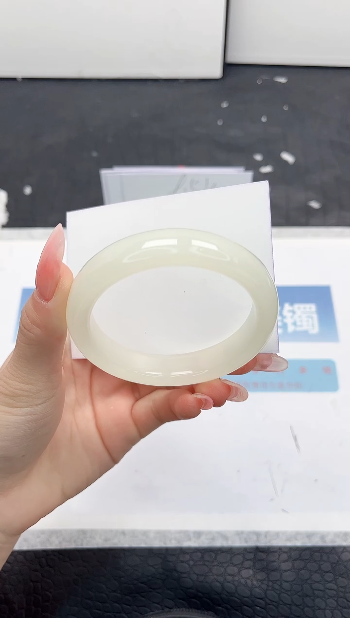 【闪购商品】石英质玉手镯未镶嵌254-56