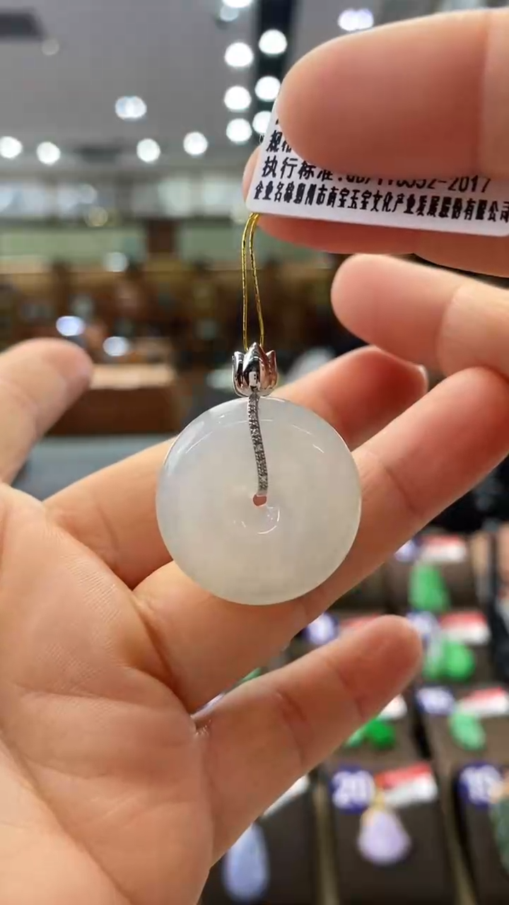 【闪购商品】翡翠颈饰18K金镶嵌平安扣