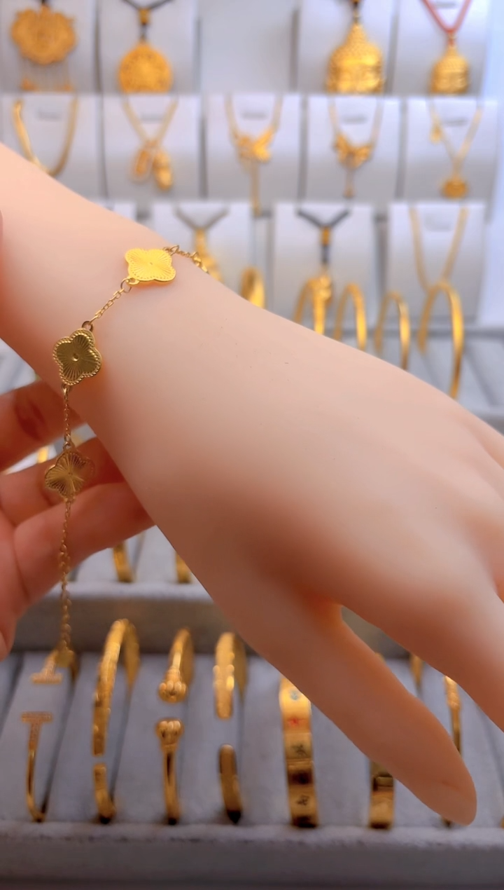 无足银小版四叶草手链   总重8克外1.1g