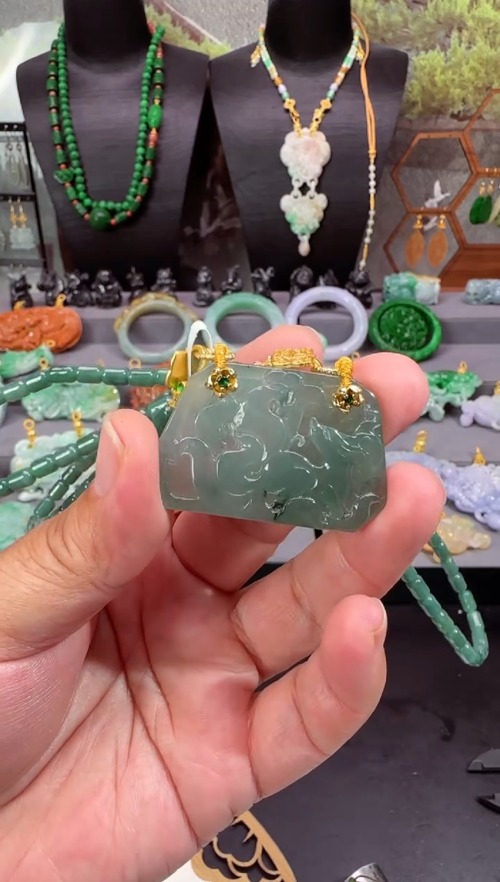 【闪购商品】翡翠颈饰未镶嵌牌子