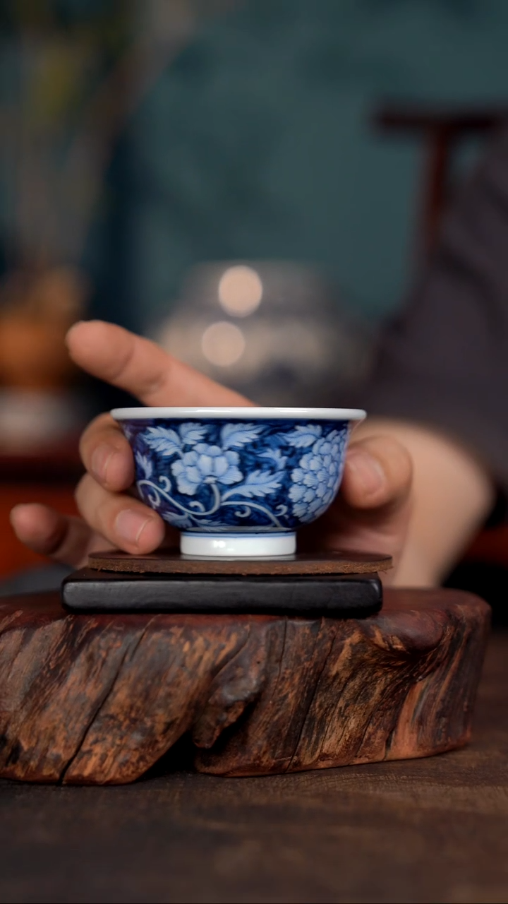 阳春白雪蓝地牡丹压手