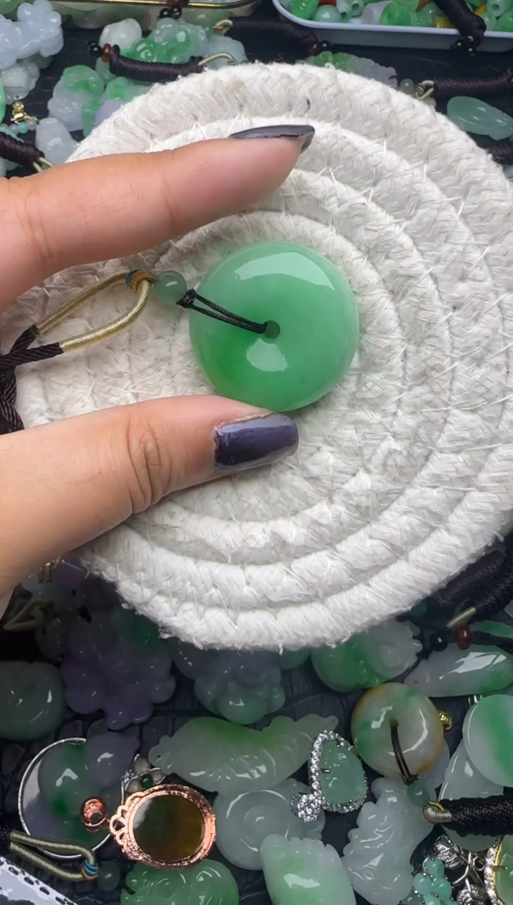 颈饰未镶嵌翡翠缅甸翡翠吊坠