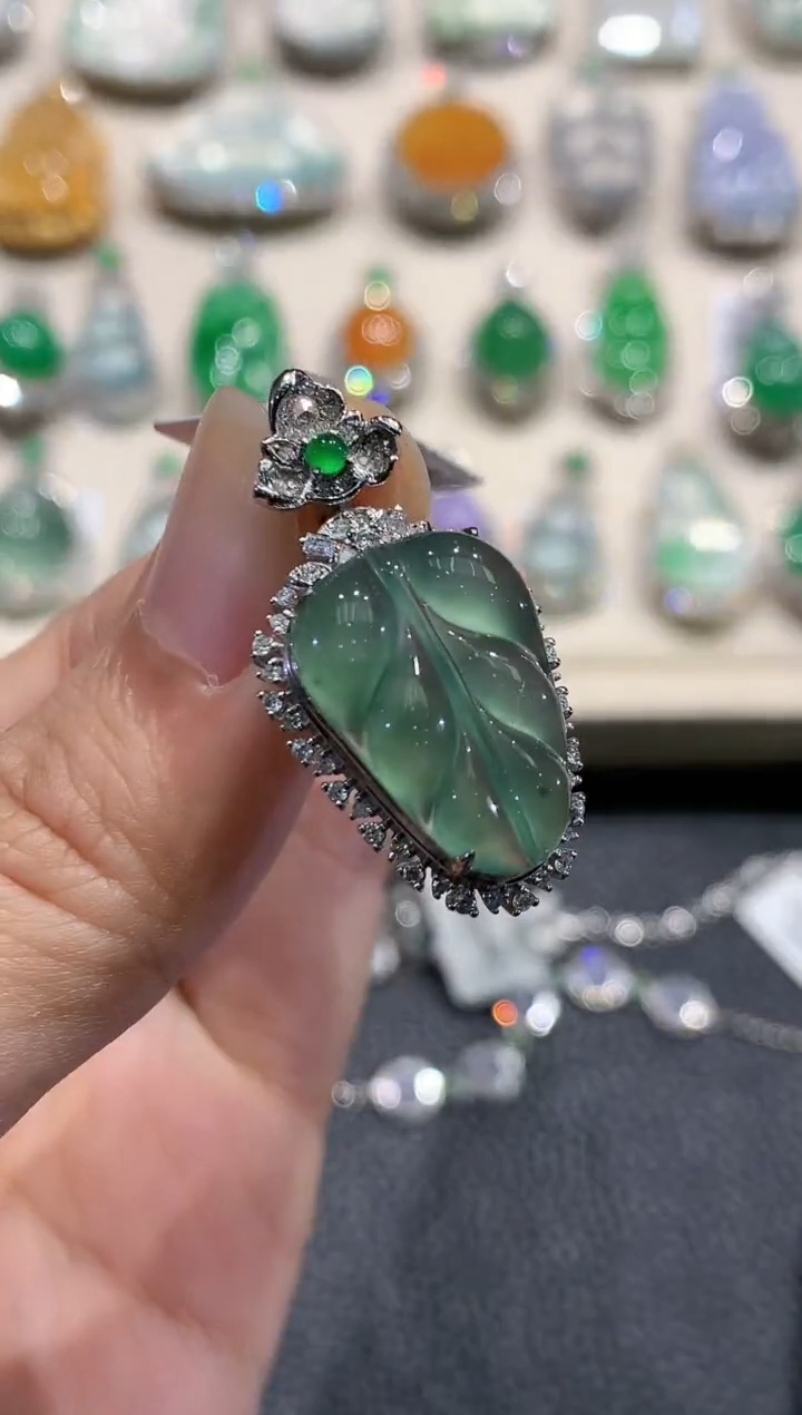 【闪购商品】翡翠吊坠(不含链)18K金镶嵌D89  