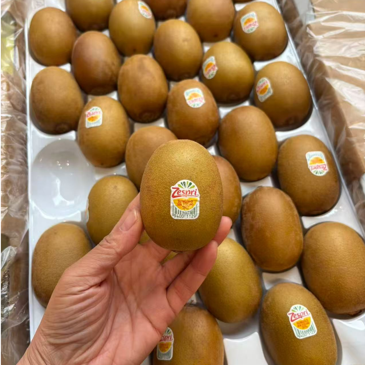 佳沛黄心奇异果，39.9一盒，一个约140克，一盒4个约1斤左右