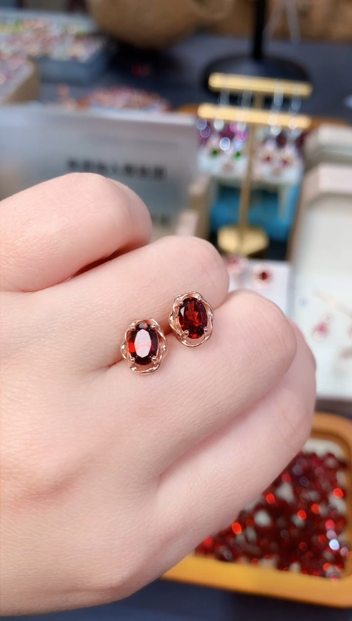 【闪购商品】石榴石耳钉银S925镶嵌天然