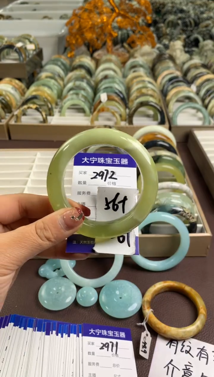 【闪购商品】蛇纹石玉手镯未镶嵌2972