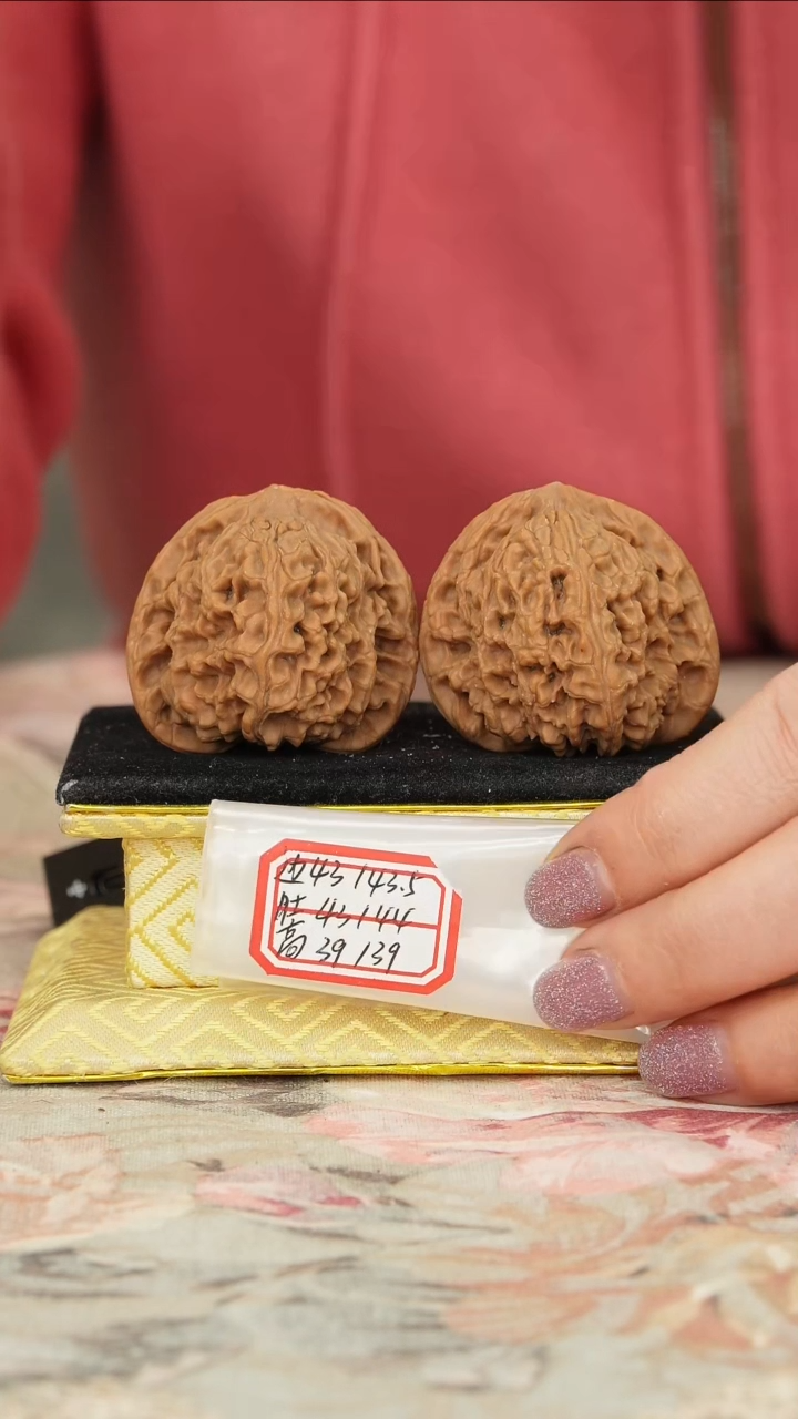 【闪购商品】文玩核桃把件赵喜满南将石