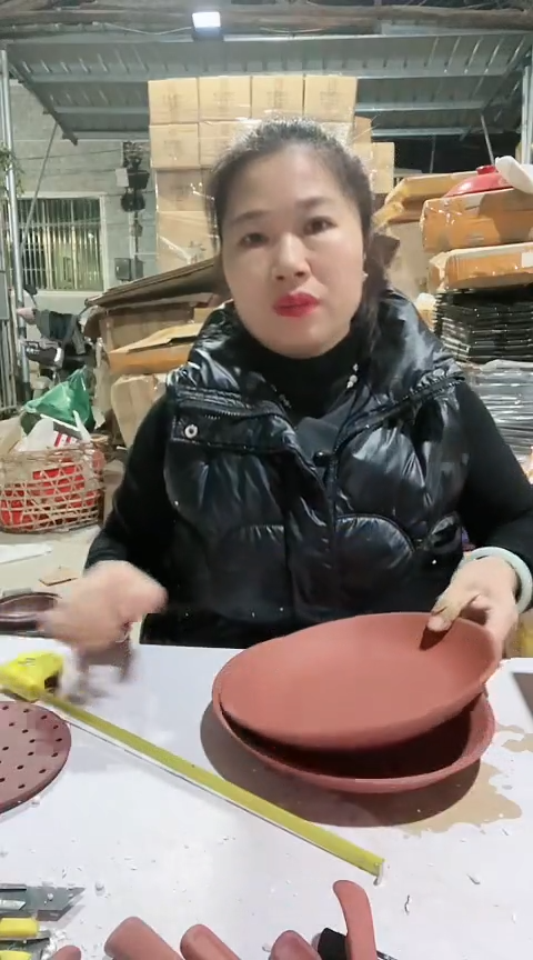 陶大瑕疵色差黑打磨22紫砂盘子两个